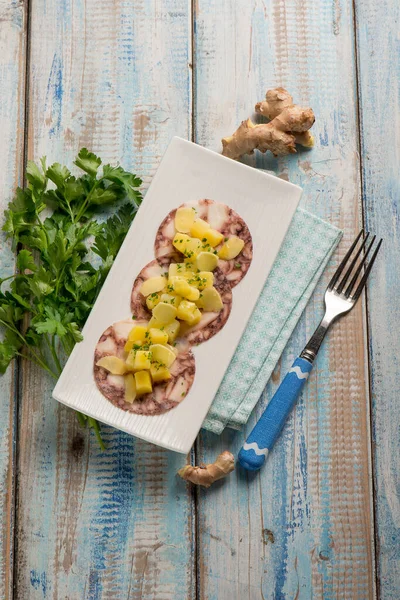 Bläckfisk Carpaccio Med Potatis Persilja Och Ingefära — Stockfoto