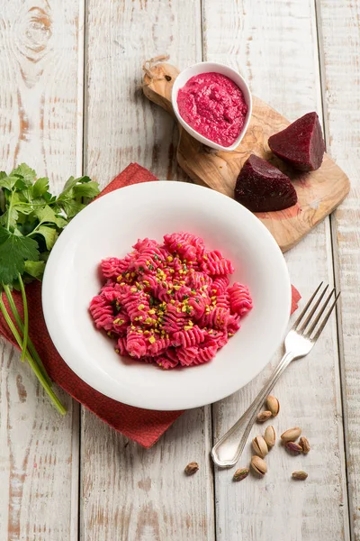 Pasta Beet Pesto Pistachio Nuts — Stock Photo, Image