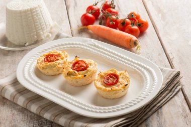 domates ve havuçlu ricotta peynirli tart.