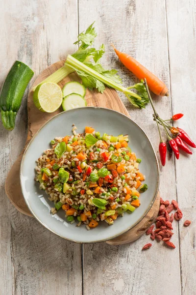 Ensalada Mixta Quinua Con Bayas Goji —  Fotos de Stock