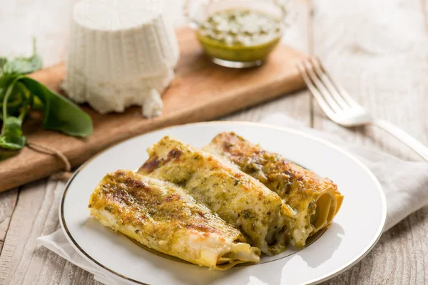 Canelone Com Molho Pesto Queijo Ricota — Fotografia de Stock