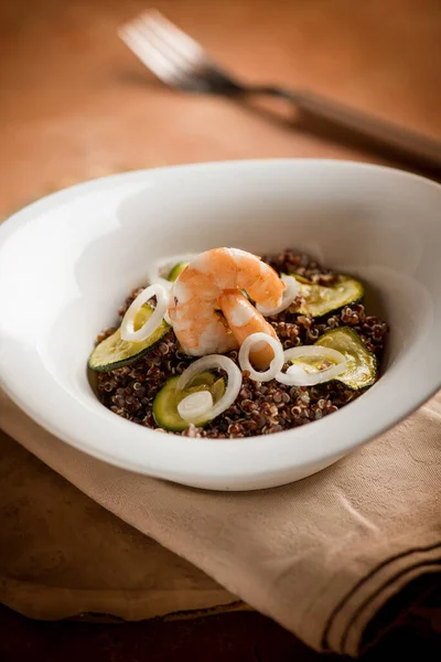 Red Quinoa Salad Shrimp Zucchinis — Stock Photo, Image