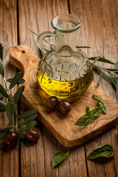 Olive Oil Bottle Leaf Black Olives — Photo