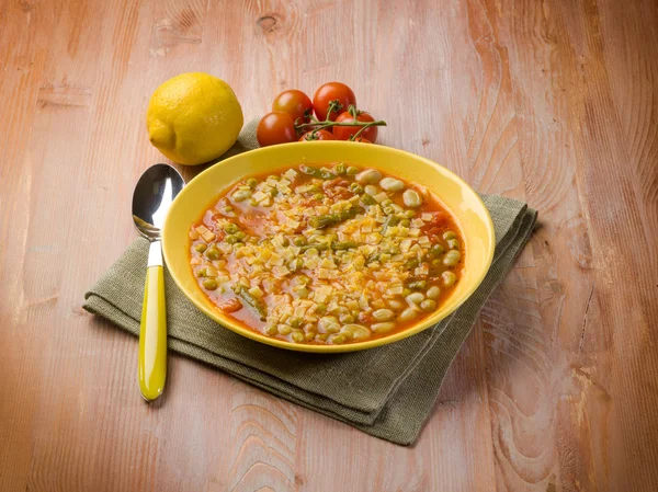 Tradycyjne gry włoska zupa quadrucci — Zdjęcie stockowe