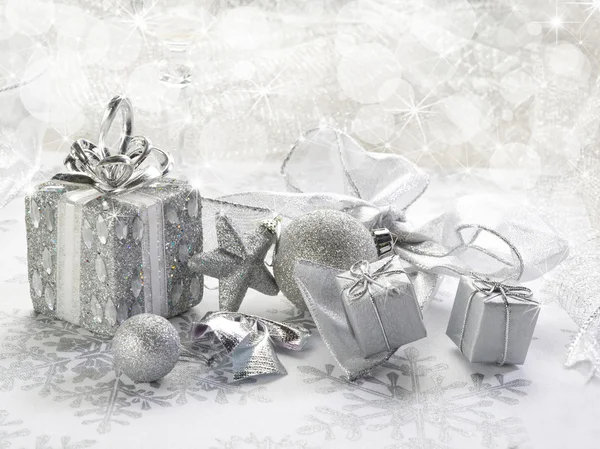 银色圣诞背景与模糊效果 — 图库照片
