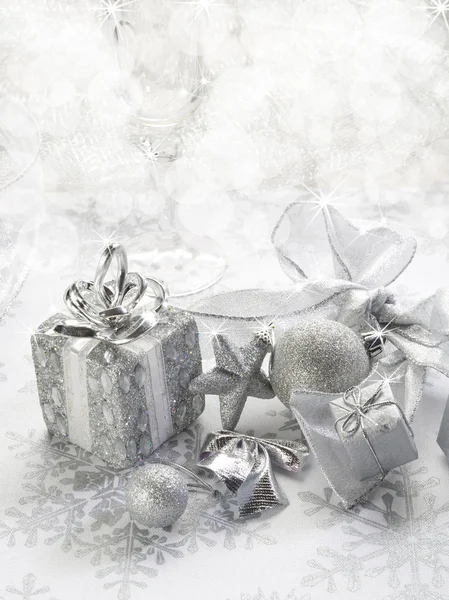 Серебристый рождественский фон с эффектом размытия — стоковое фото