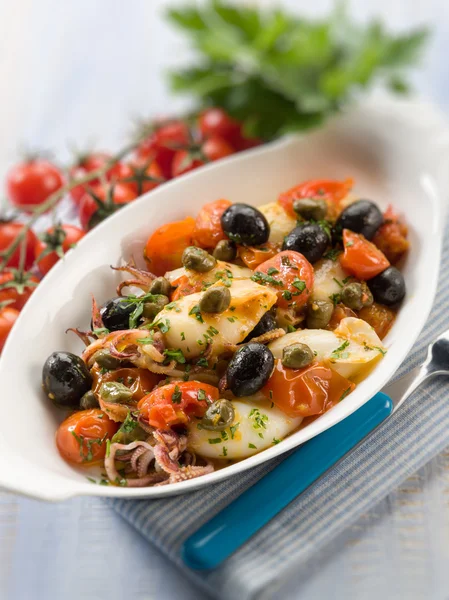Squid with tomatoes olives and capers, selective focus — Stock Photo, Image