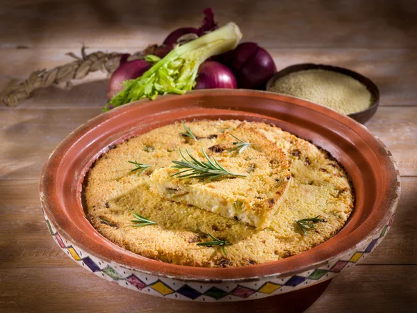 Couscous cake with onions — Stock Photo, Image