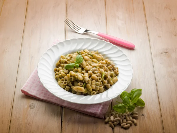 Pasta with pesto and beans — Stock Photo, Image