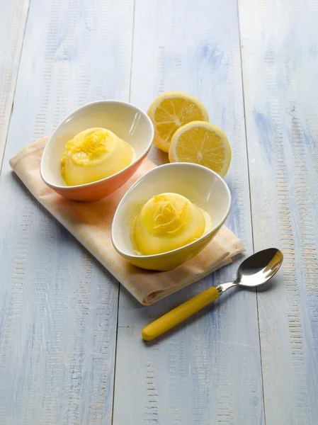 Helado de limón —  Fotos de Stock