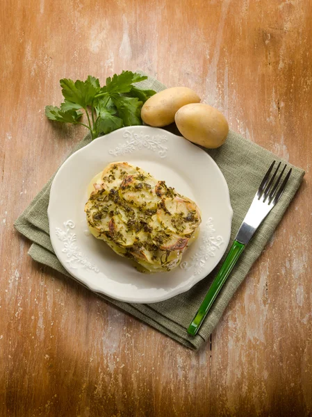 Cake with chicken and potatoes — Stock Photo, Image