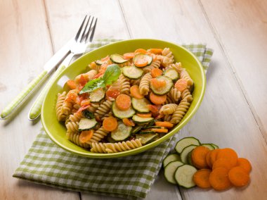 Düdük kabaklari havuç ve domates ile