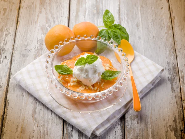 Apricot ice cream — Stock Photo, Image