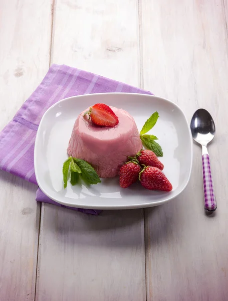 Strawberry mousse with mint leaf — Stock Photo, Image