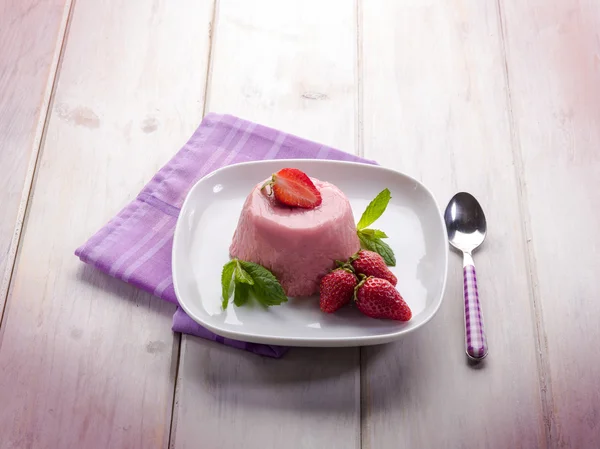 Strawberry mousse with mint leaf — Stock Photo, Image
