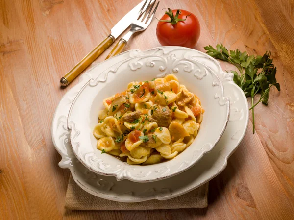 Orecchiette con fungo commestibile cep — Foto Stock