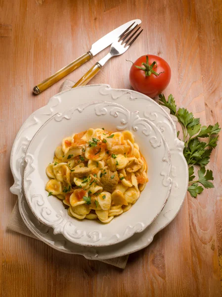 Orecchiette con fungo commestibile cep — Foto Stock