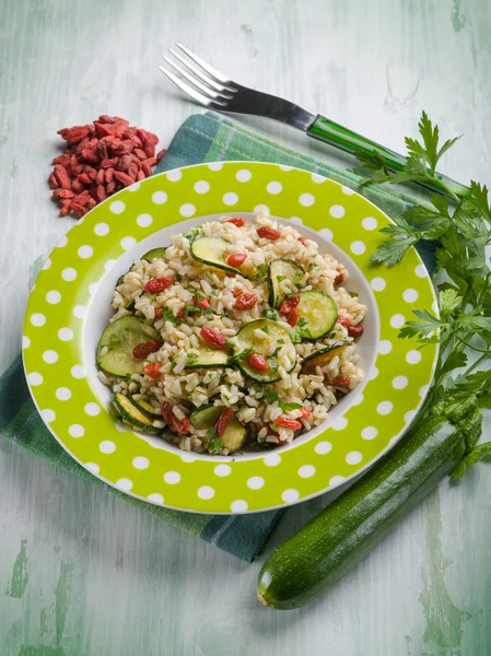 Risotto with zucchinis and goji berries — Stock Photo, Image