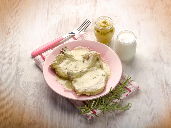 Chump with mustard and yogurt sauce — Stock Photo, Image