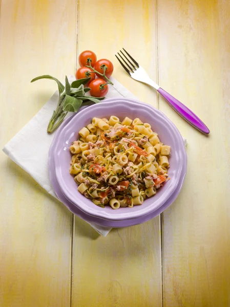 Pasta with tuna zucchinis and tomatoes — Stock Photo, Image