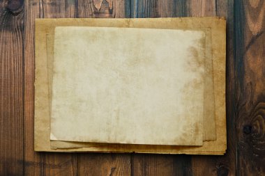 Eski kağıt ve tahta üzerindeki harfler ile antika arka plan