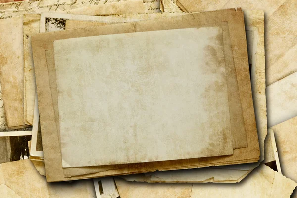 Eski kağıt ve tahta üzerindeki harfler ile antika arka plan — Stok fotoğraf