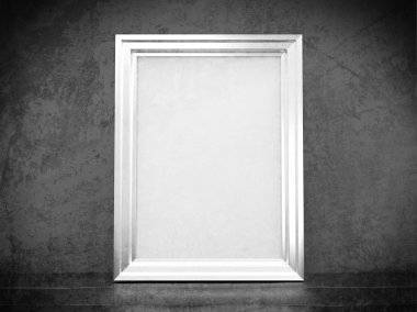 Terk edilmiş iç beyaz gümüş çerçeveli