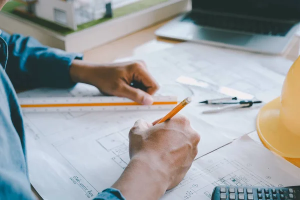 Arquiteto Engenheiro Trabalhando Escritório Conceito Construção Ferramentas Engenharia — Fotografia de Stock