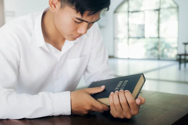 Religion Christianity Praying Man Praying Hands Clasped Together Her Bible — Stock Photo, Image