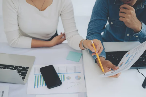 Young Startup Businessmen Teamwork Brainstorming Meeting Discuss New Project Investment — Stock Photo, Image