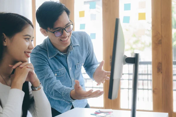 Jonge Startup Zakenmensen Teamwork Brainstorming Vergadering Nieuwe Project Investering Bespreken — Stockfoto