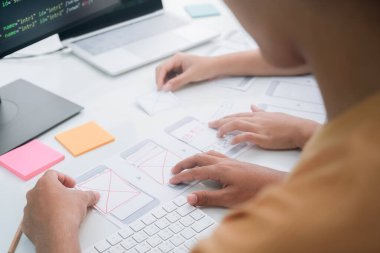 Bir yazılım geliştirme ve kodlama teknolojisinde çalışan programcı ve UX UI tasarımcısı. Mobil ve web sitesi tasarımı ve programlama geliştirme teknolojisi