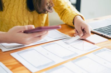 Bir yazılım geliştirme ve kodlama teknolojisinde çalışan programcı ve UX UI tasarımcısı. Mobil ve web sitesi tasarımı ve programlama geliştirme teknolojisi