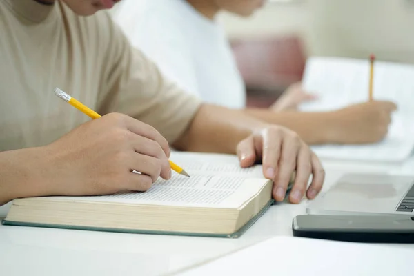 Ler Livro Educação Acadêmica Aprendizagem Leitura Exame Conceito — Fotografia de Stock