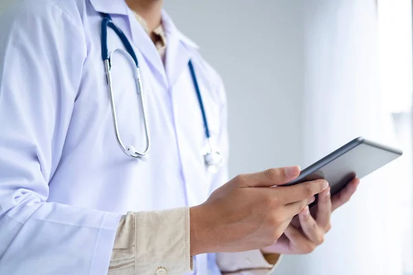 Saúde Medicina Médico Usando Tablet Digital Trabalho — Fotografia de Stock