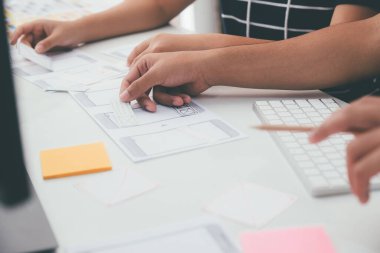 Bir yazılım geliştirme ve kodlama teknolojisinde çalışan programcı ve UX UI tasarımcısı. Mobil ve web sitesi tasarımı ve programlama geliştirme teknolojisi