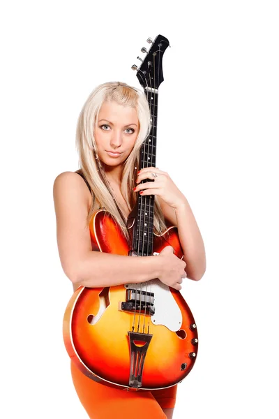 Dospívající dívka drží basová kytara — Stock fotografie