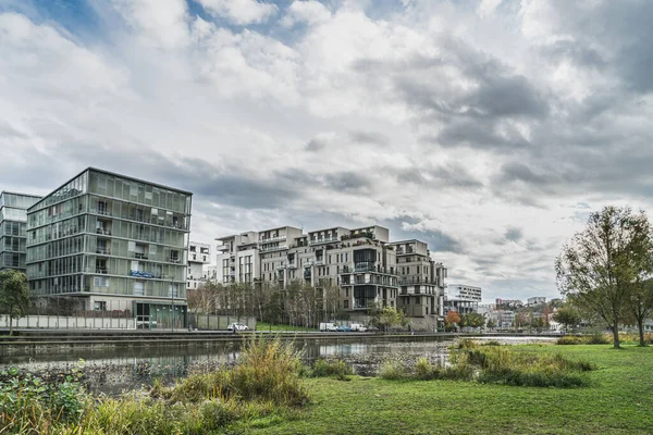 Lyon France October 2020 Confluence District 프랑스 리옹의 연못이 공원이 — 스톡 사진