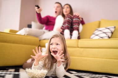 Korkunç bir film arıyorum aile