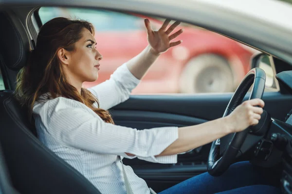 Girato Una Donna Affari Stressata Che Guida Sua Auto Ingorgo — Foto Stock
