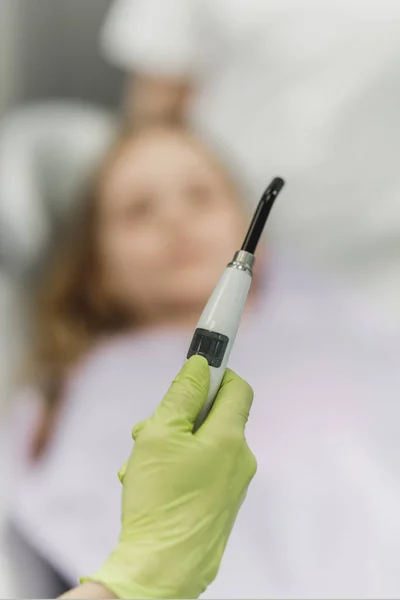 Shot Unrecognisable Dentist Holding Dental Tools Office — Stock Photo, Image