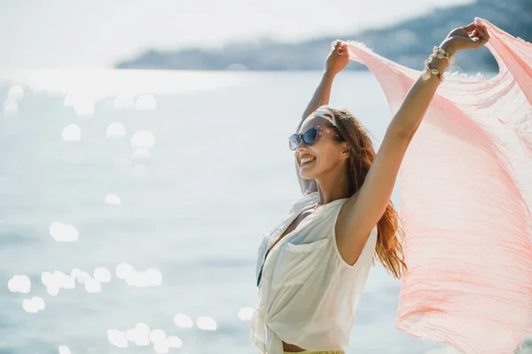 Attractive Young Woman Having Fun Enjoying Summer Vacation She Posing — Stock Photo, Image