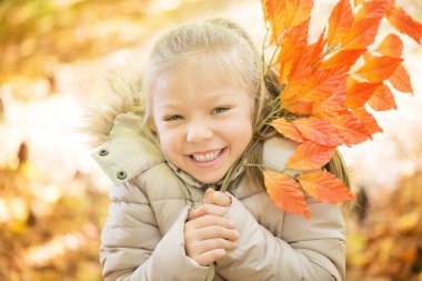 Şirin küçük kız.