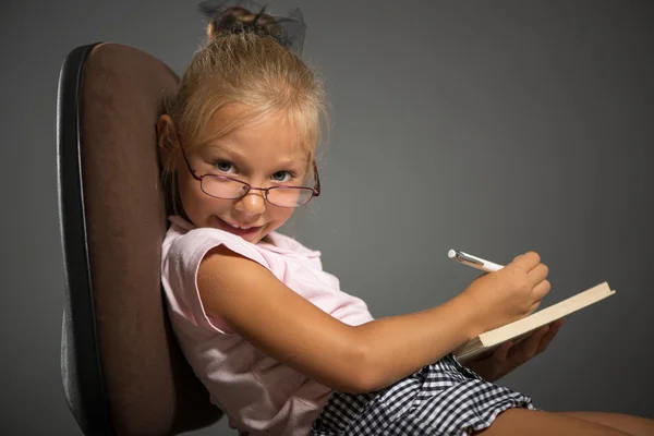 Skolan liten flicka — Stockfoto