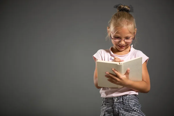 Skolan liten flicka — Stockfoto