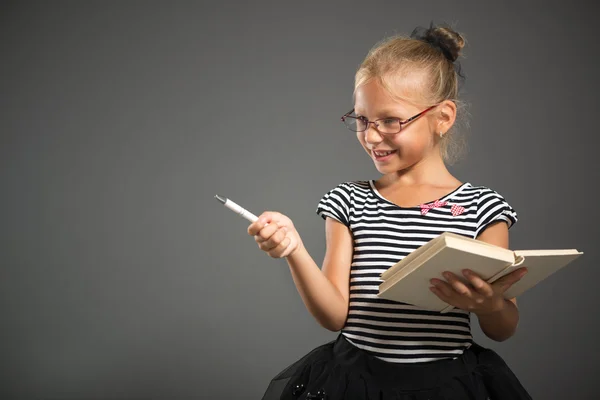 Skolan liten flicka — Stockfoto