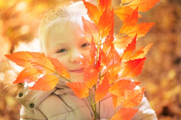 Niedliches kleines Mädchen — Stockfoto