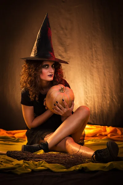 Хэллоуинская ведьма — стоковое фото