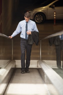 yakışıklı genç işadamı