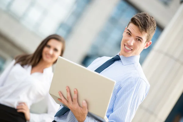 Guapo joven hombre de negocios — Foto de Stock